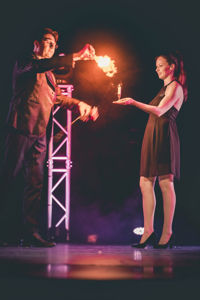 01042023-sans titre-140Spectacle Illusion svg+xml;charset=utf