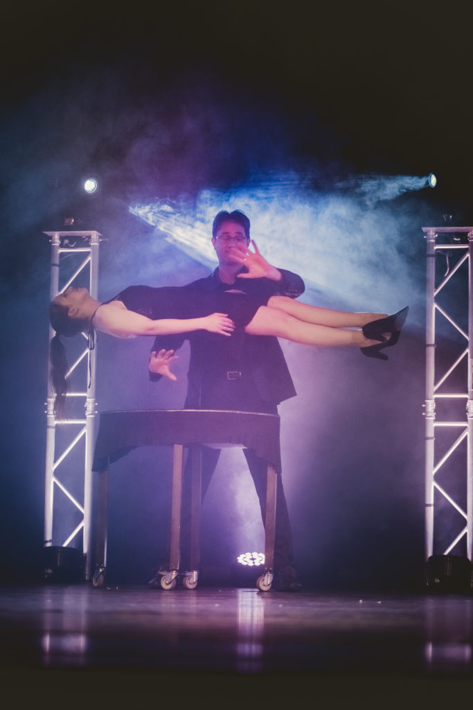 01042023-sans titre-152Spectacle Illusion svg+xml;charset=utf