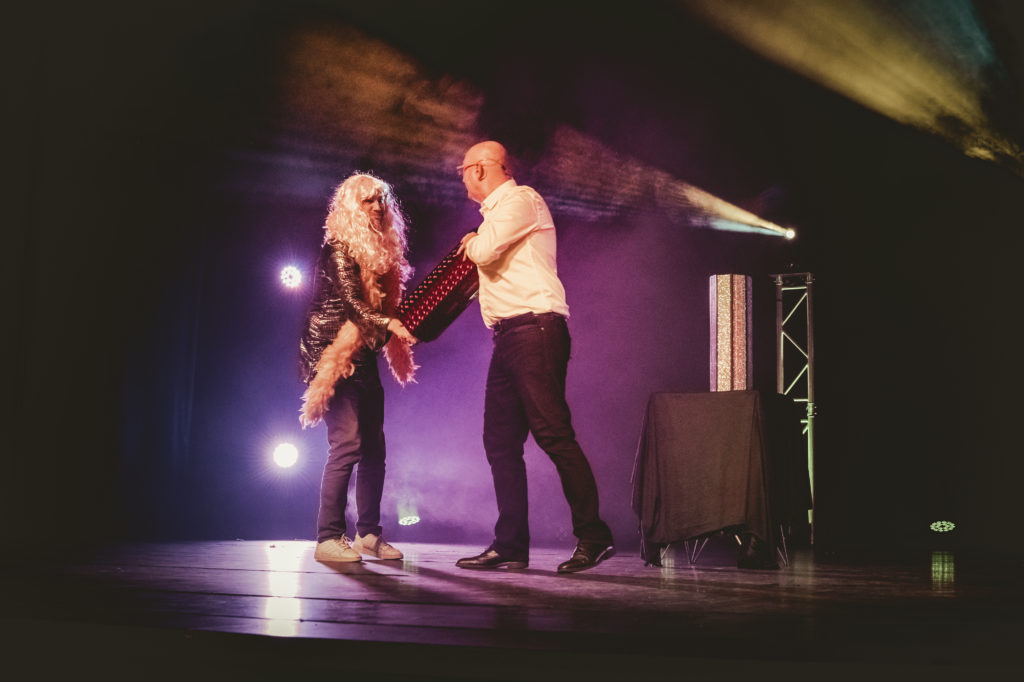 01042023-sans titre-167Spectacle Illusion svg+xml;charset=utf