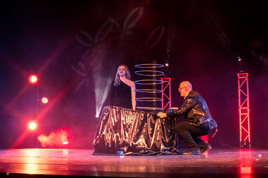 01042023-sans titre-203Spectacle Illusion svg+xml;charset=utf