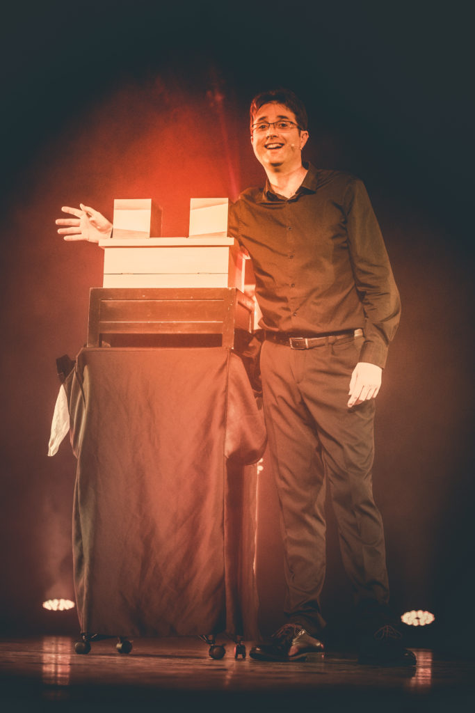 01042023-sans titre-25Spectacle Illusion svg+xml;charset=utf