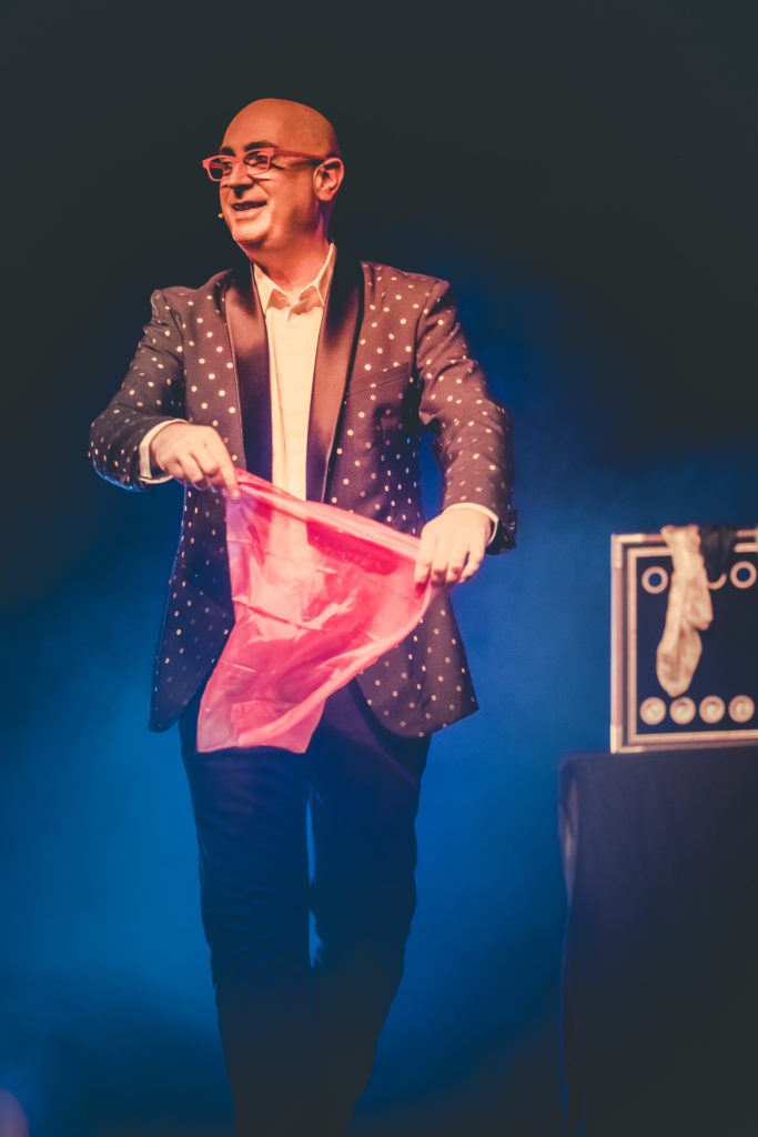 01042023-sans titre-85Spectacle Illusion svg+xml;charset=utf