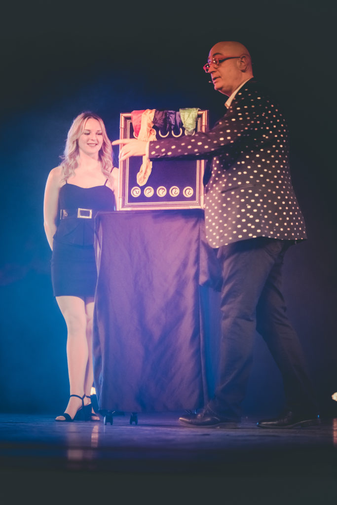 01042023-sans titre-89Spectacle Illusion svg+xml;charset=utf