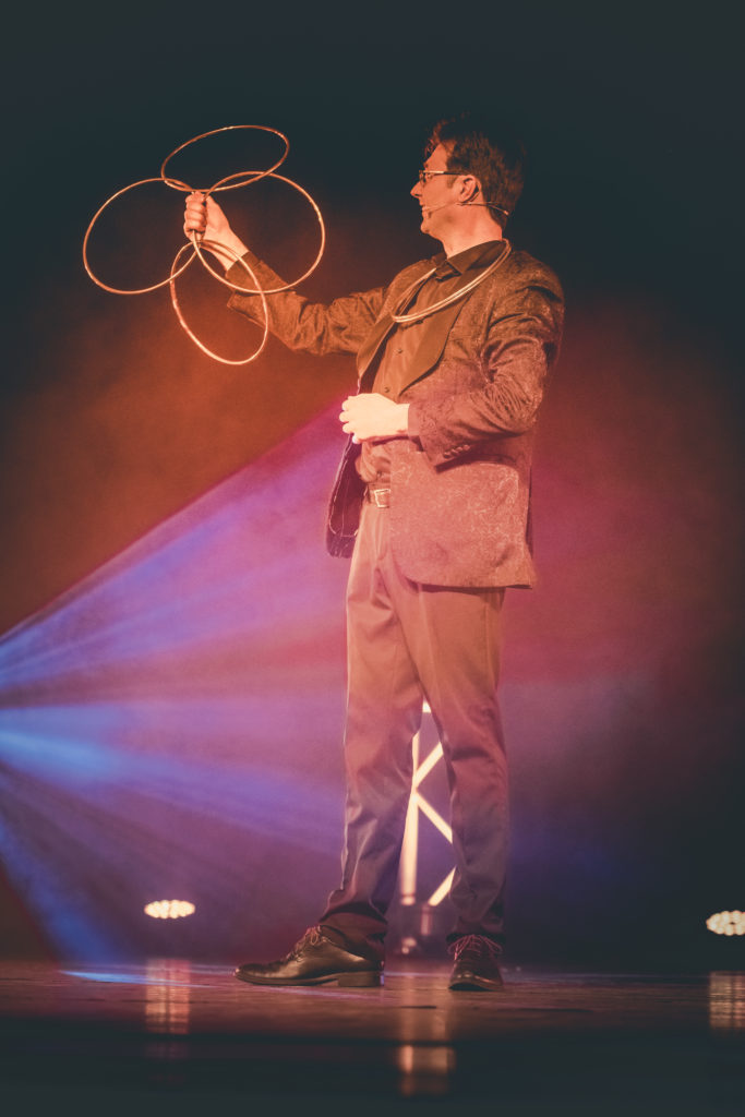 01042023-sans titre-98Spectacle Illusion svg+xml;charset=utf