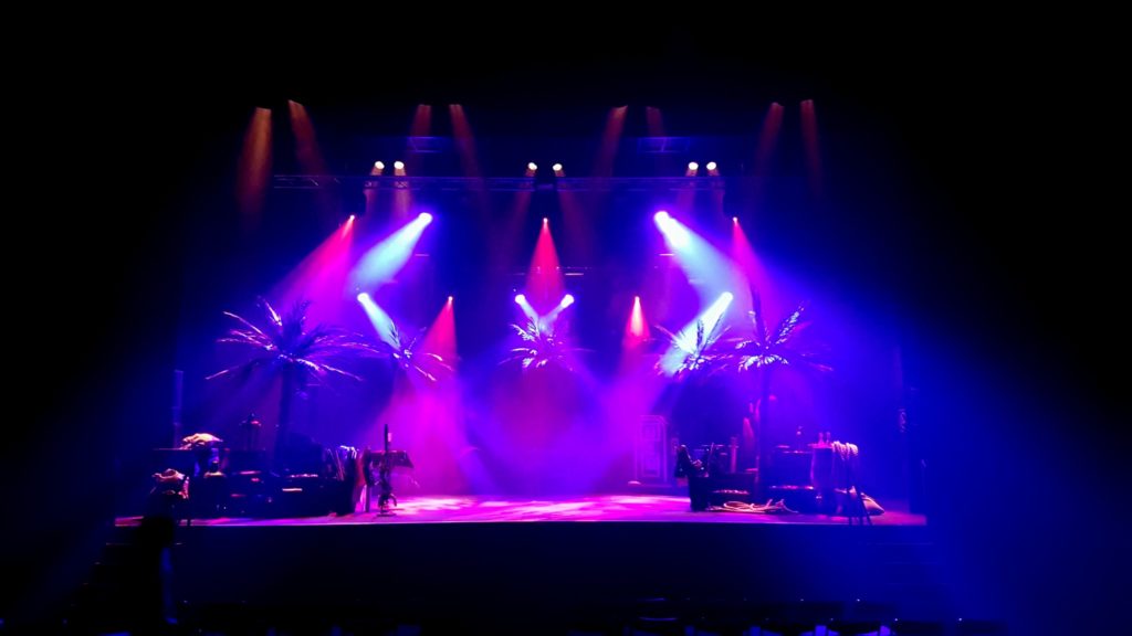 spectacle noel adulte et enfant pirate svg+xml;charset=utf