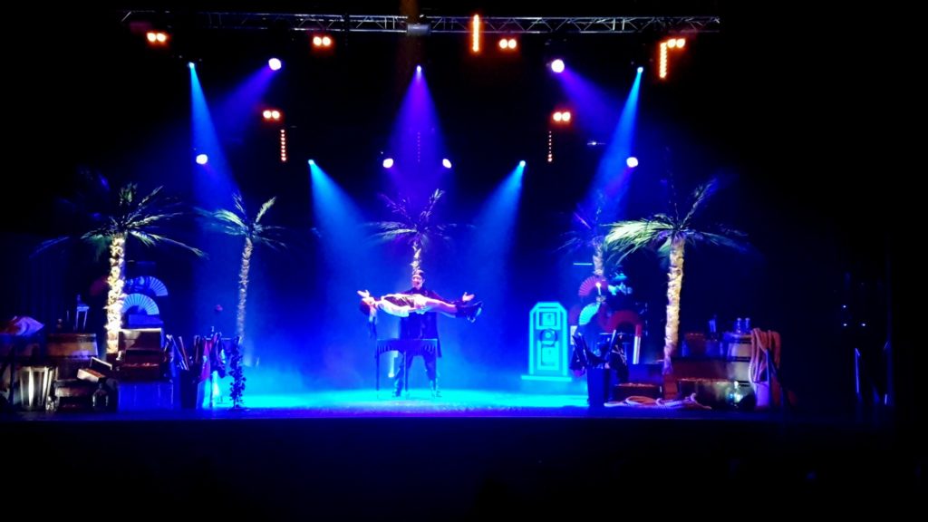 spectacle noel adulte et enfant pirate (3) svg+xml;charset=utf