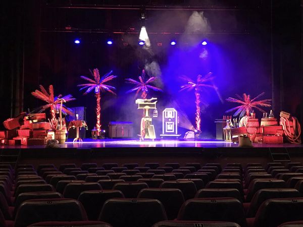 spectacle noel adulte et enfant pirate (3) svg+xml;charset=utf