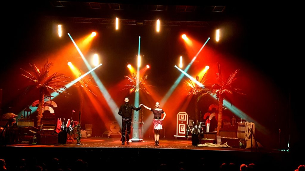 spectacle noel adulte et enfant pirate (4) svg+xml;charset=utf