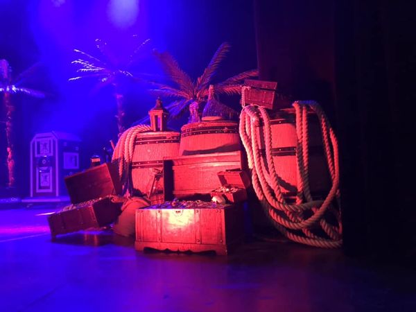 spectacle noel adulte et enfant pirate (4) svg+xml;charset=utf