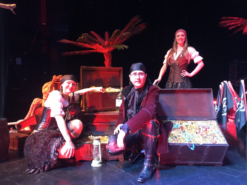 spectacle noel adulte et enfant pirate (8) svg+xml;charset=utf