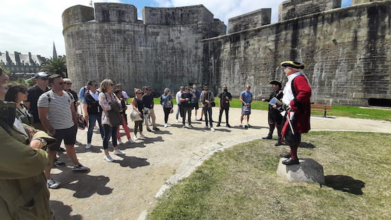 Explications du Captain La Malice svg+xml;charset=utf