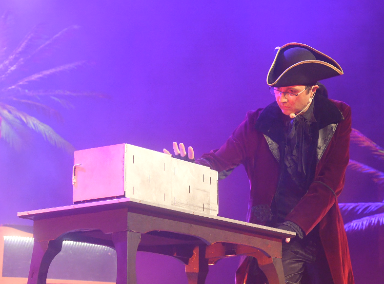 Spectacle Pirate Perroquet - Plein Vol 3 svg+xml;charset=utf