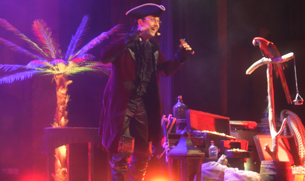 Spectacle Pirate Perroquet - Plein Vol 4 svg+xml;charset=utf