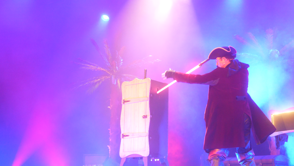 Spectacle Pirate Perroquet - Plein Vol 9 svg+xml;charset=utf