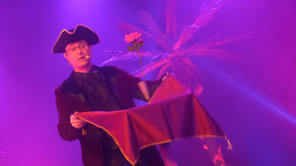 Spectacle Pirate enfant plein vol 12 svg+xml;charset=utf