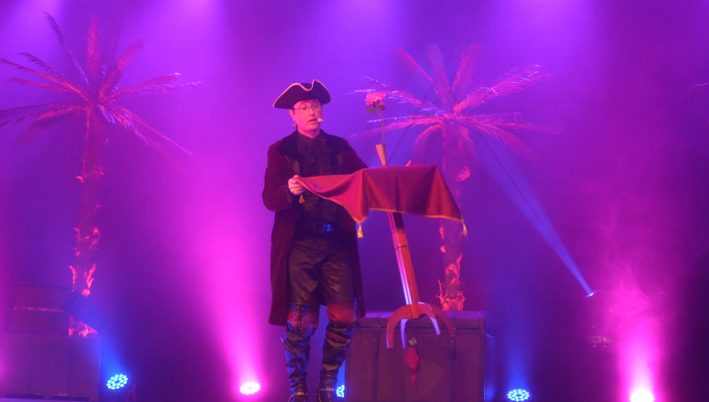 Spectacle Pirate enfant plein vol 14 svg+xml;charset=utf