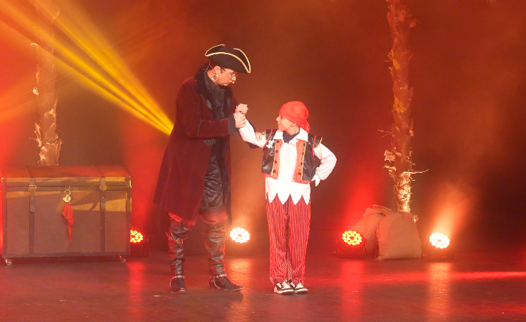 Spectacle Pirate enfant plein vol 16 svg+xml;charset=utf