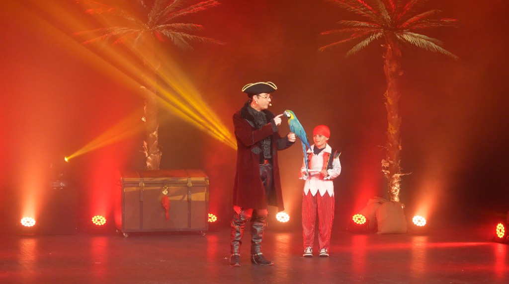 Spectacle Pirate enfant plein vol 18 svg+xml;charset=utf
