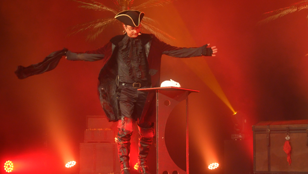 Spectacle Pirate enfant plein vol 2 svg+xml;charset=utf