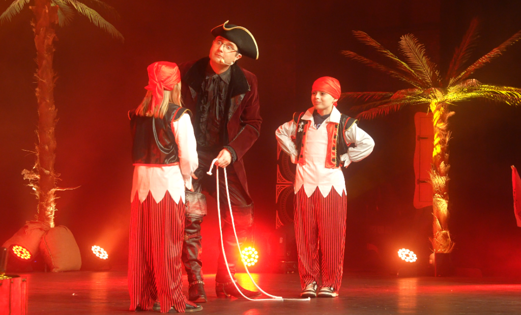 Spectacle Pirate enfant plein vol 20 svg+xml;charset=utf