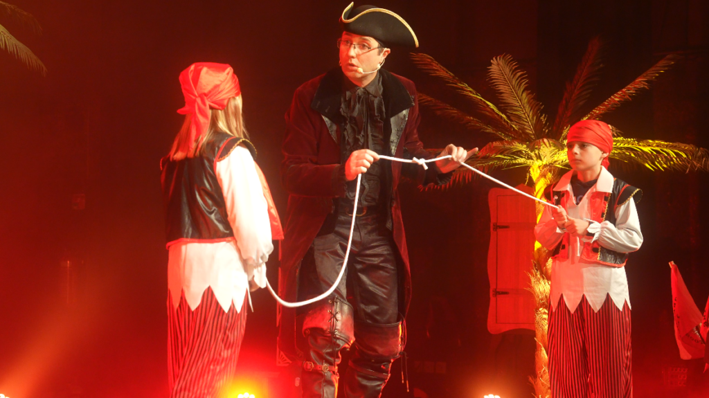 Spectacle Pirate enfant plein vol 24 svg+xml;charset=utf