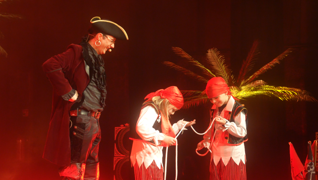 Spectacle Pirate enfant plein vol 25 svg+xml;charset=utf