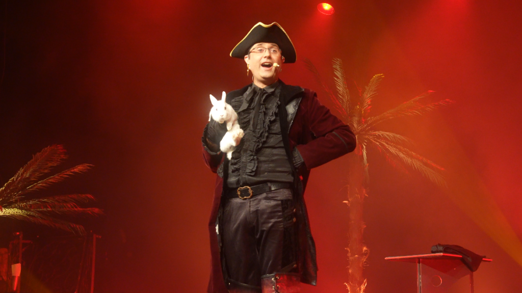 Spectacle Pirate enfant plein vol 4 svg+xml;charset=utf