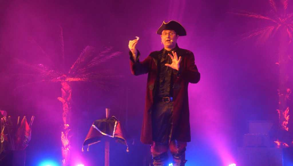 Spectacle Pirate enfant plein vol 6 svg+xml;charset=utf