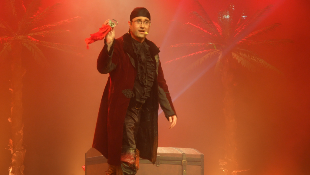 Spectacle Pirate enfant plein vol 66 svg+xml;charset=utf