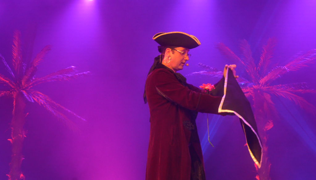 Spectacle Pirate enfant plein vol 9 svg+xml;charset=utf