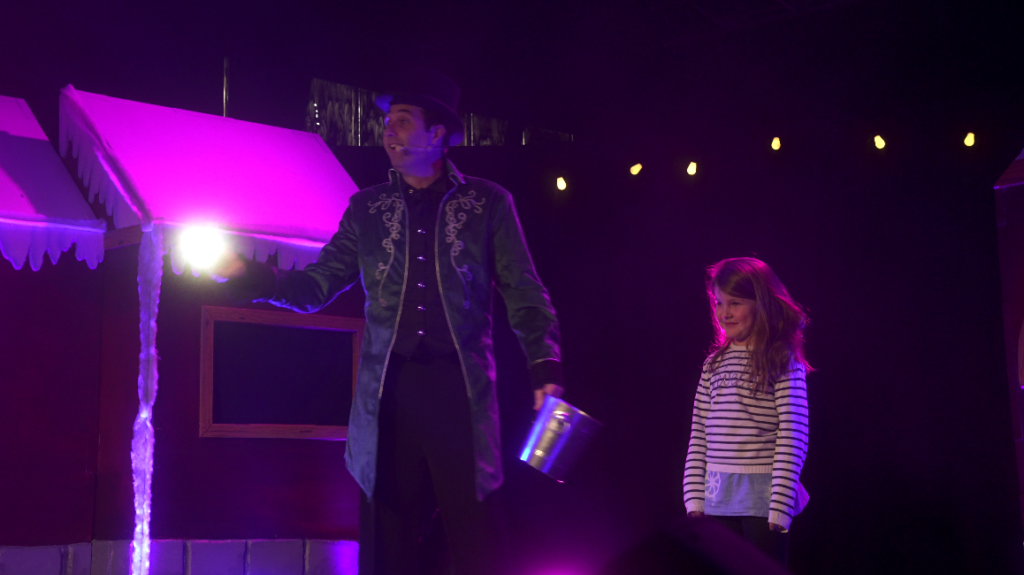 Spectacle les lutins enfant 11 svg+xml;charset=utf