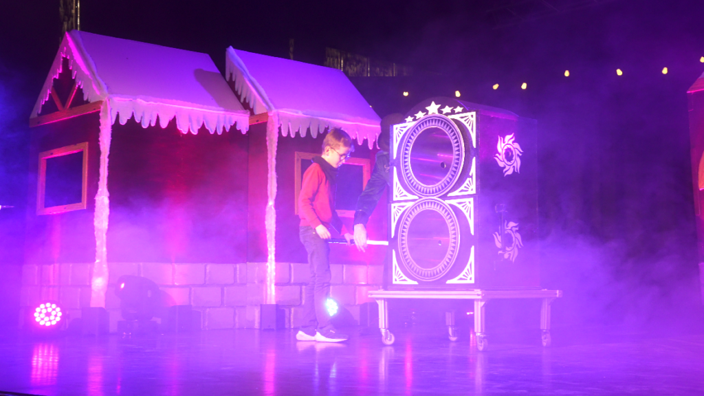 Spectacle les lutins enfant 17 svg+xml;charset=utf