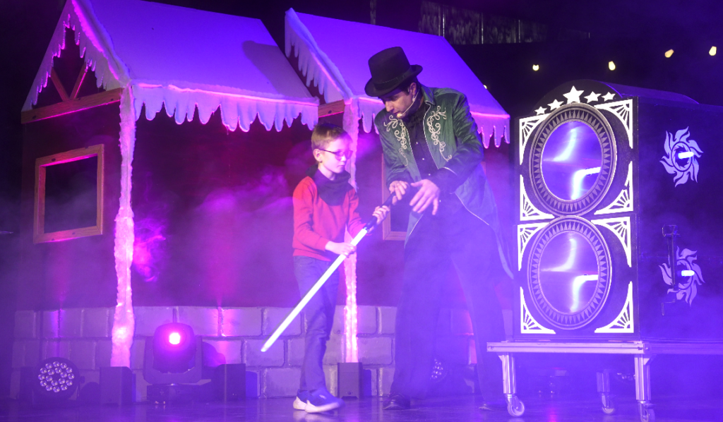 Spectacle les lutins enfant 18 svg+xml;charset=utf