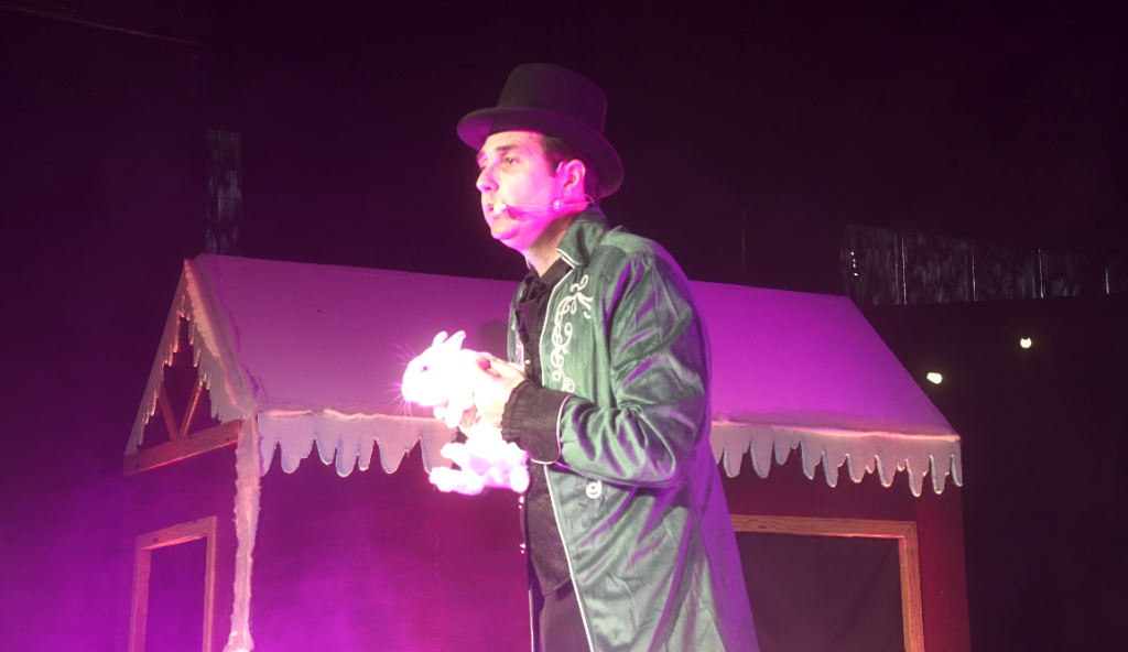 Spectacle les lutins enfant 26 svg+xml;charset=utf