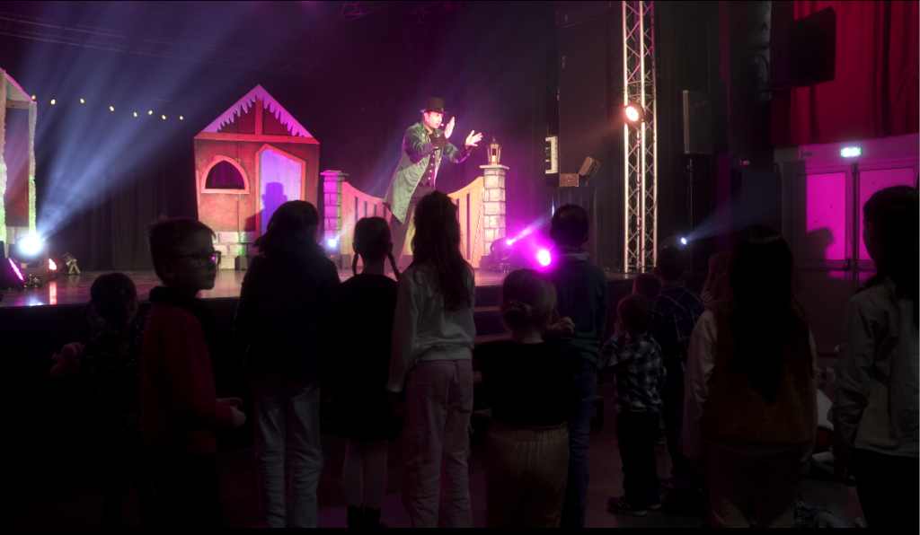 Spectacle les lutins enfant 28 svg+xml;charset=utf