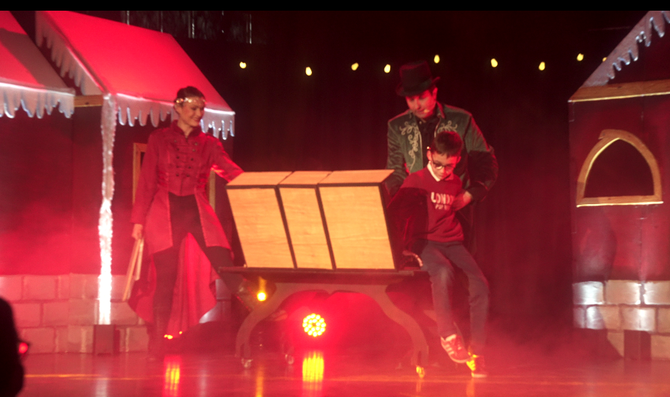 Spectacle les lutins enfant 29 svg+xml;charset=utf