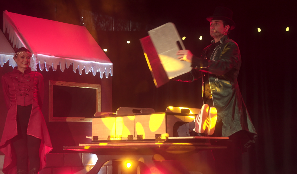 Spectacle les lutins enfant 31 svg+xml;charset=utf