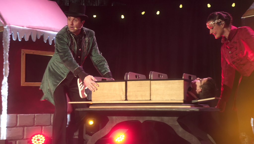 Spectacle les lutins enfant 32 svg+xml;charset=utf