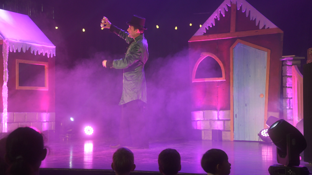 Spectacle les lutins enfant 34 svg+xml;charset=utf