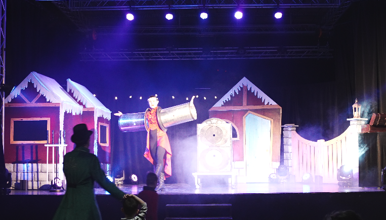 Spectacle les lutins enfant 44 svg+xml;charset=utf