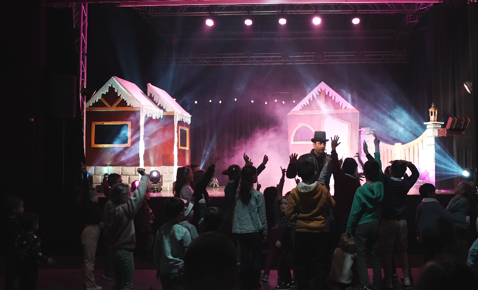 Spectacle les lutins enfant 56 svg+xml;charset=utf