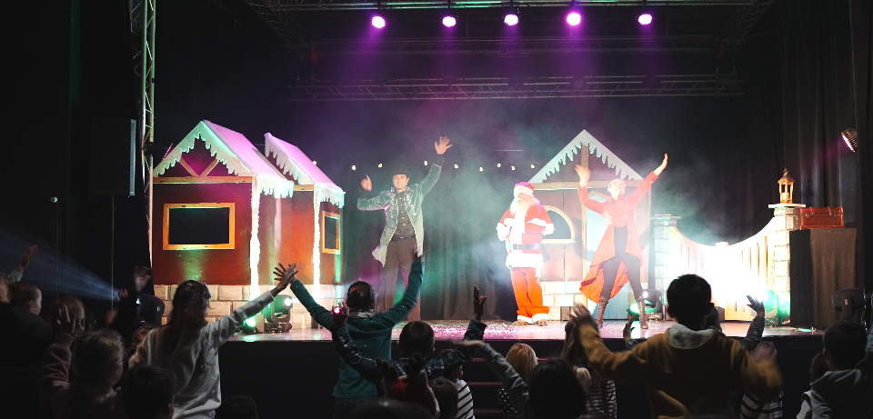 Spectacle les lutins enfant 63 svg+xml;charset=utf