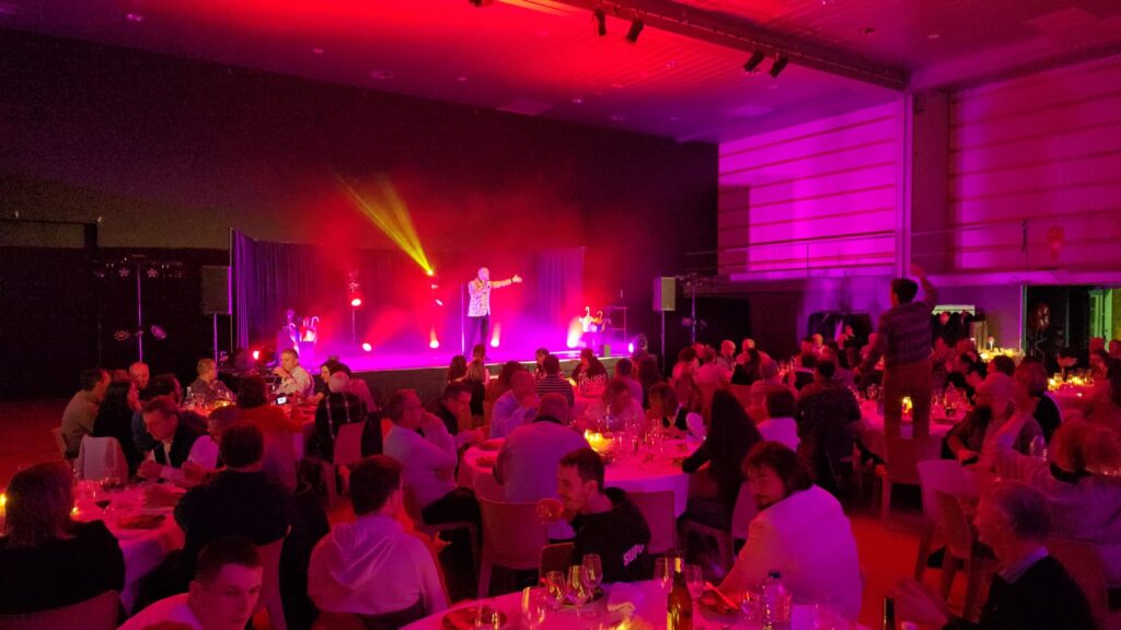 Magic'Show - Plein Vol - Spectacle 13 svg+xml;charset=utf