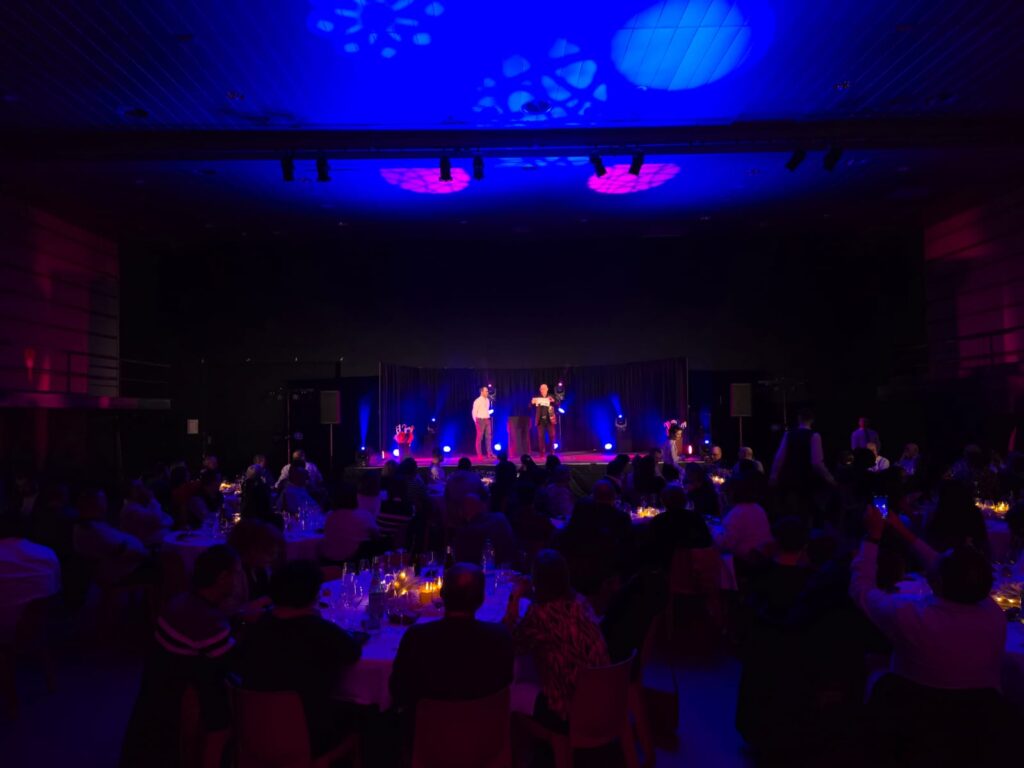 Magic'Show - Plein Vol - Spectacle 17 svg+xml;charset=utf