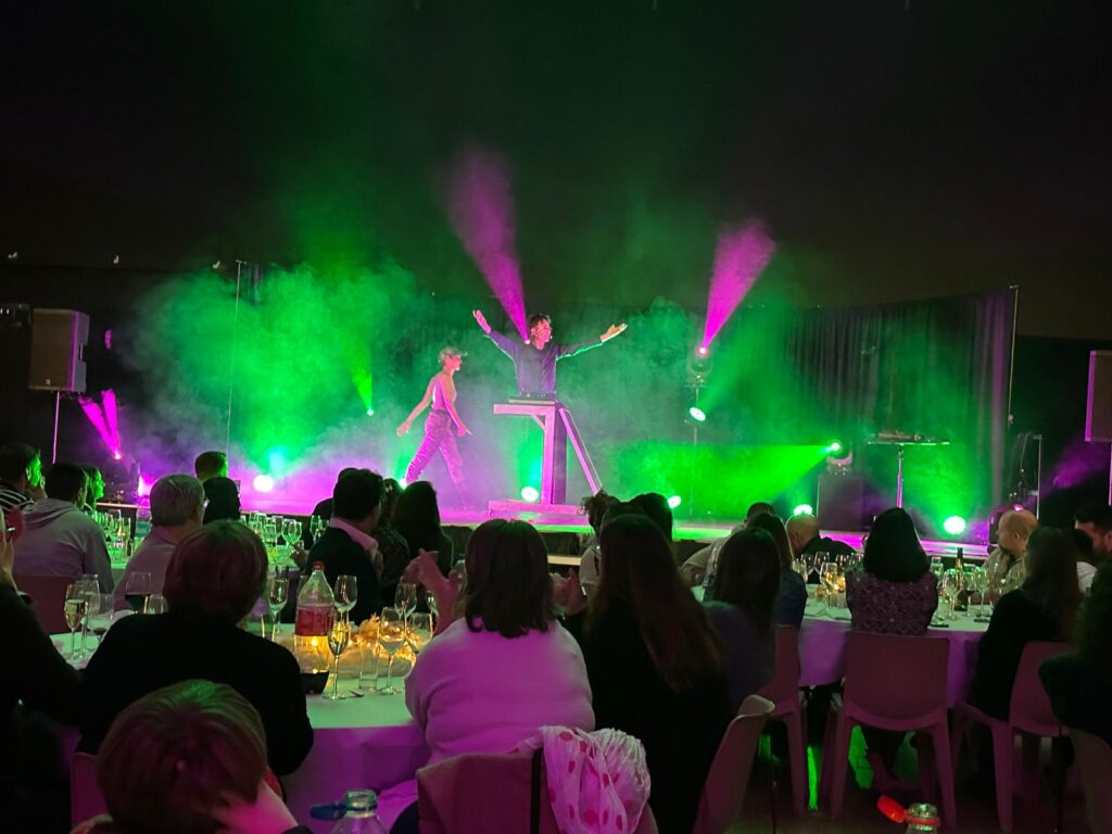 Magic'Show - Plein Vol - Spectacle 4 svg+xml;charset=utf