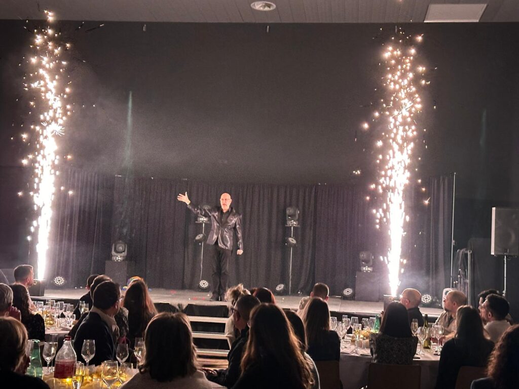 Magic'Show - Plein Vol - Spectacle 6 svg+xml;charset=utf