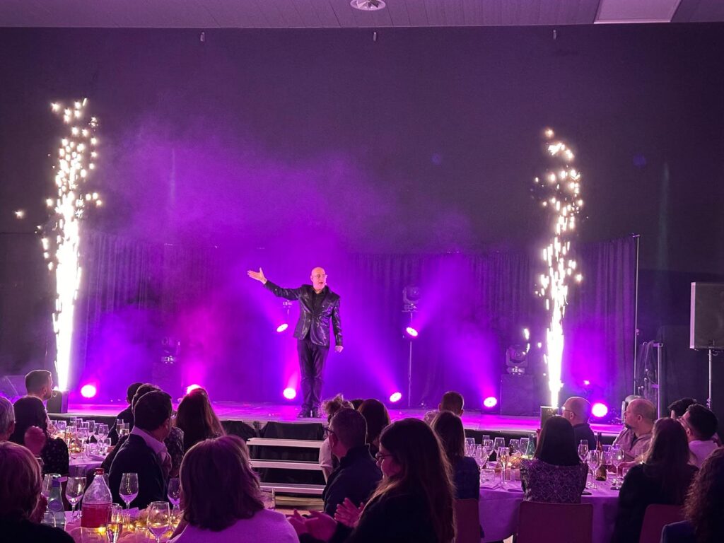 Magic'Show - Plein Vol - Spectacle 9 svg+xml;charset=utf