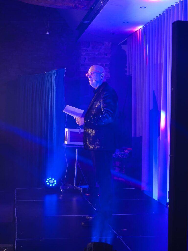 Malice-academy One man Show Magique 33 svg+xml;charset=utf