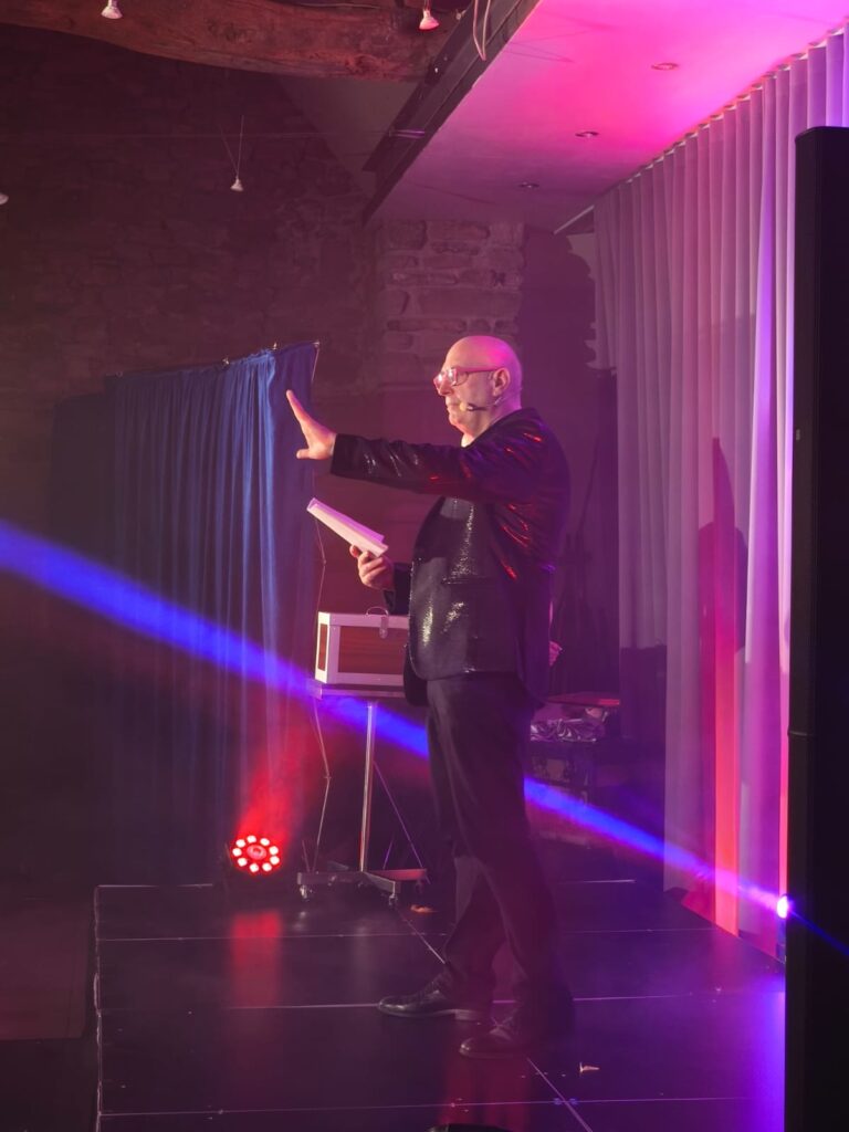 Malice-academy One man Show Magique 34 svg+xml;charset=utf