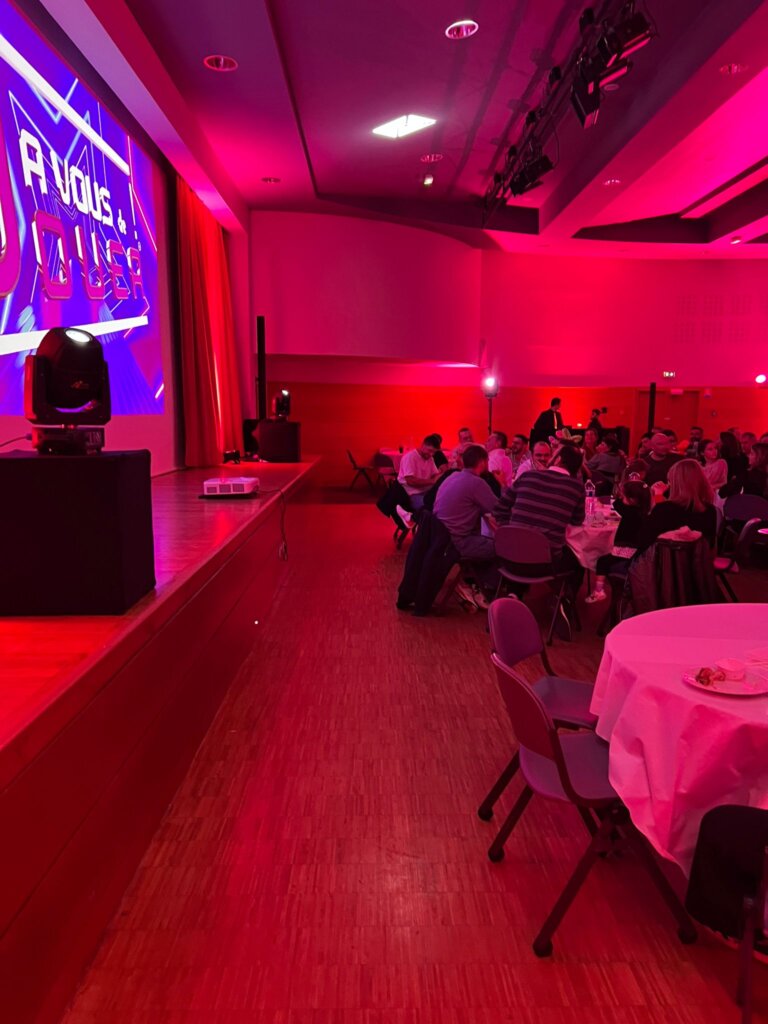 A Vous De Jouer - Plein Vol - Malice academy 2 svg+xml;charset=utf